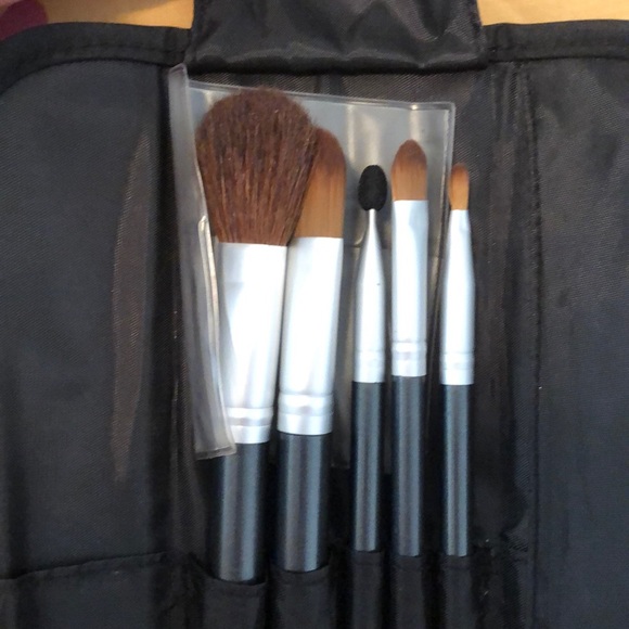 5 piece Makeup Brush set with Travel case - Picture 5 of 5